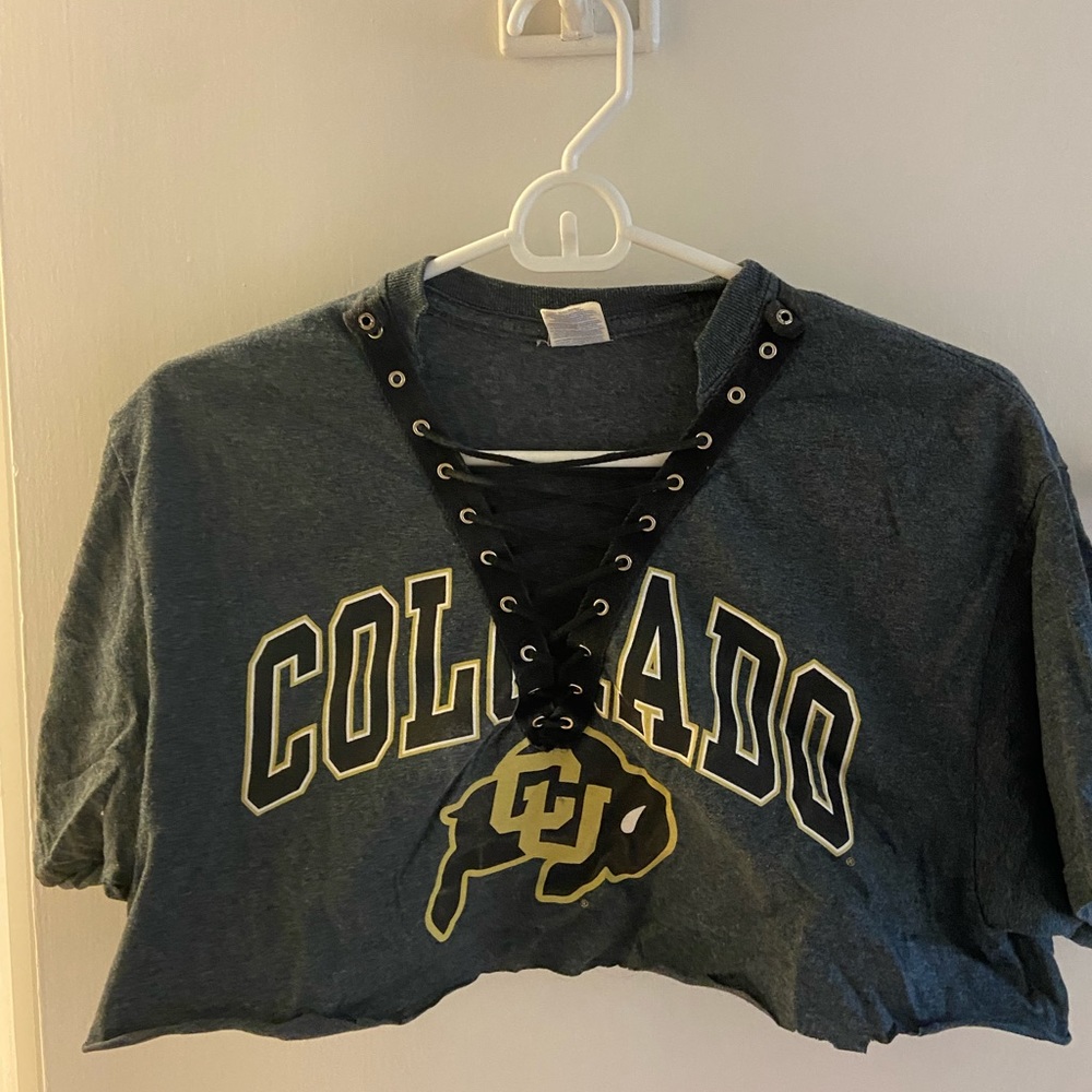 cropped colorado boulder tee